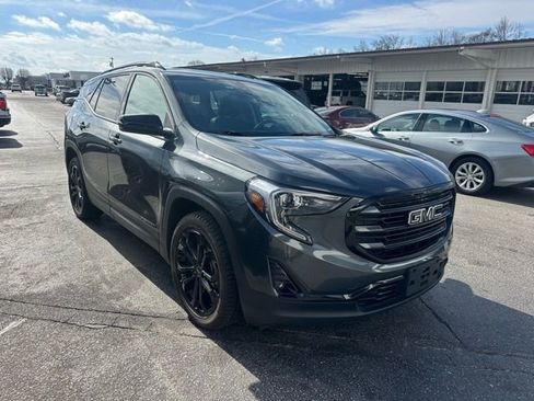 Used 2021 GMC Terrain SLT w/ Infotainment Package II image 4