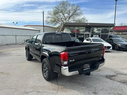 Used 2022 Toyota Tacoma SR5 AWD/4WD image 3
