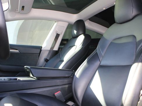 Used 2022 Tesla Model 3 Long Range AWD/4WD image 11