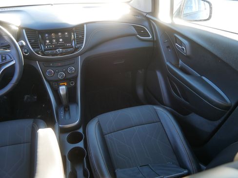 Certified 2022 Chevrolet Trax LT w/ LT Convenience Package image 11