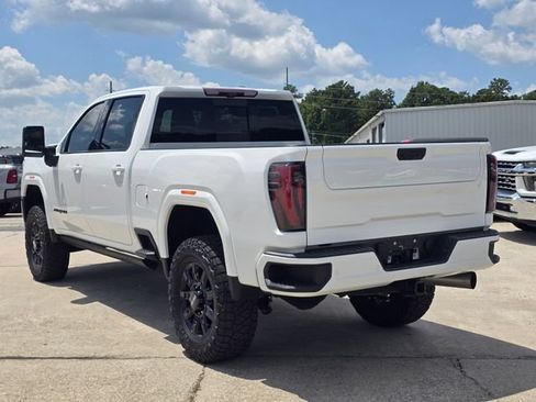 Used 2024 GMC Sierra 2500 AT4 w/ AT4 Premium Plus Package AWD/4WD image 3