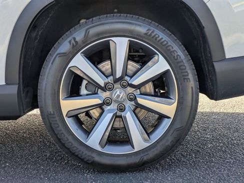 Used 2025 Honda Pilot Elite image 12