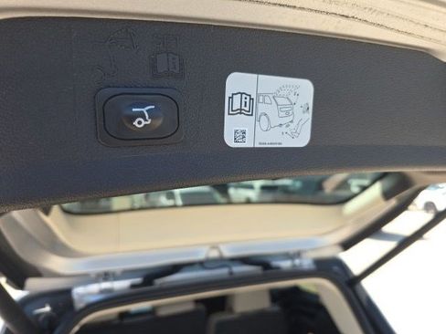 Used 2019 Ford Escape Titanium AWD/4WD image 11