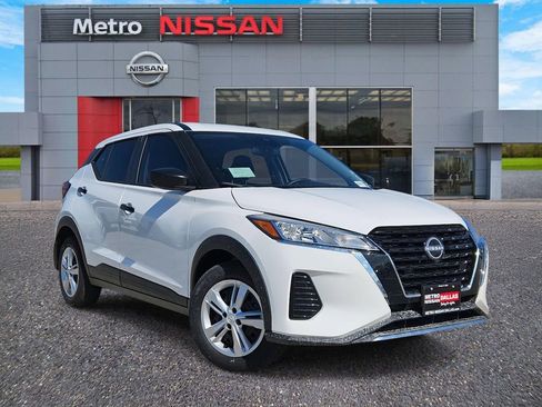 New 2025 Nissan Kicks Play S image 1