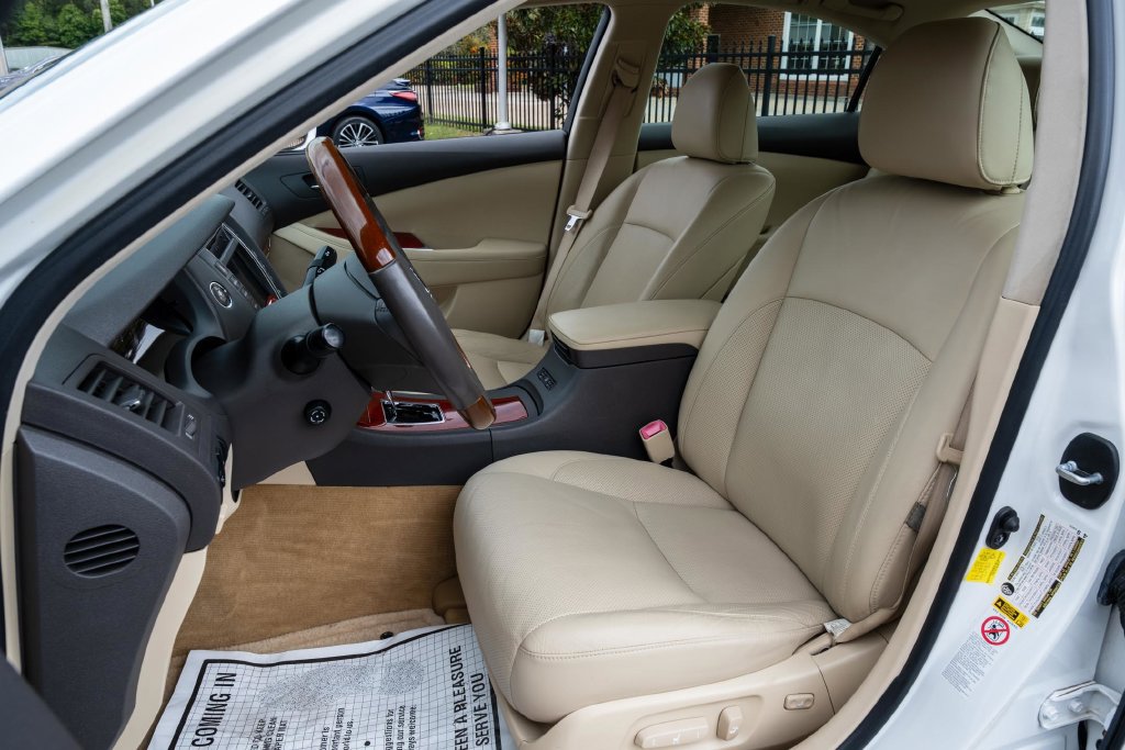 Used 2011 Lexus ES 350 w/ Preferred Accessory Package FWD image 16