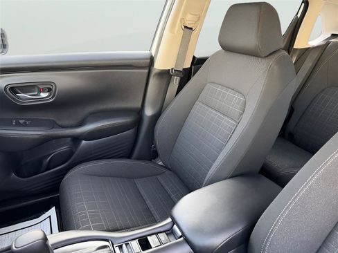 Used 2025 Honda HR-V LX image 13