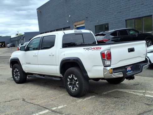 Used 2022 Toyota Tacoma TRD Off-Road AWD/4WD image 4