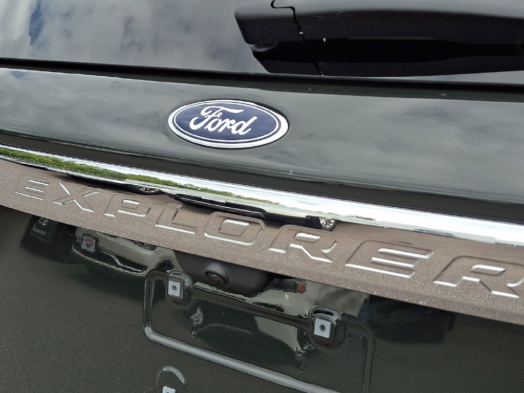 Certified 2023 Ford Explorer XLT w/ Equipment Group 202A AWD/4WD image 31