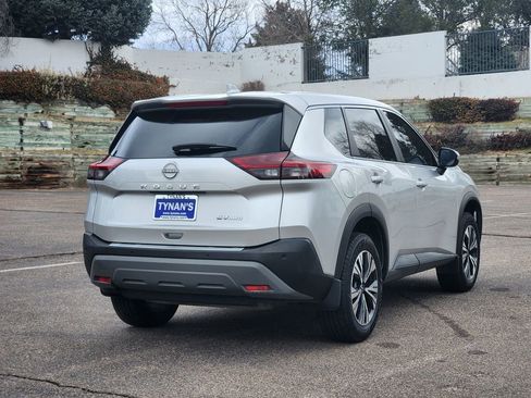 Used 2023 Nissan Rogue SV image 3