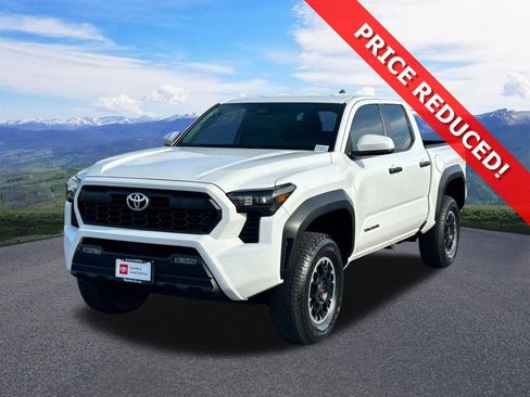 Certified 2024 Toyota Tacoma TRD Off-Road AWD/4WD image 1