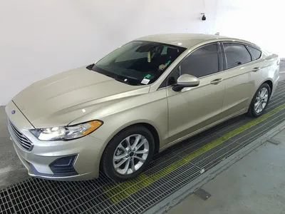 Used 2019 Ford Fusion SE FWD image 1