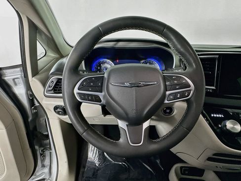 Certified 2024 Chrysler Pacifica Touring-L FWD image 18