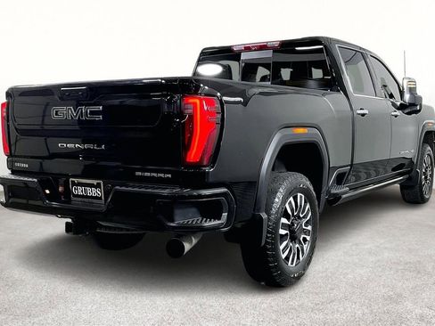 Used 2025 GMC Sierra 2500 Denali Ultimate image 2