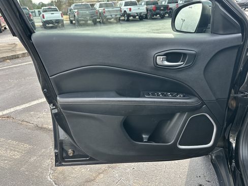 Used 2020 Jeep Compass Latitude image 11