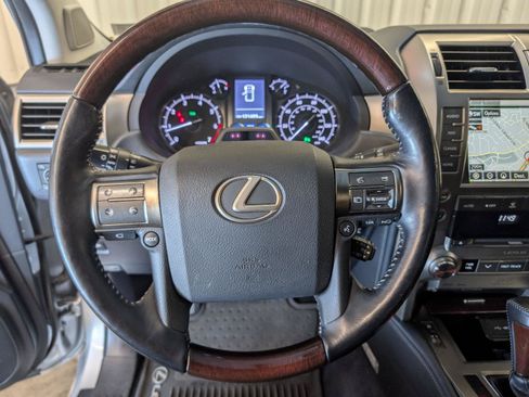 Used 2019 Lexus GX 460 Luxury AWD/4WD image 21