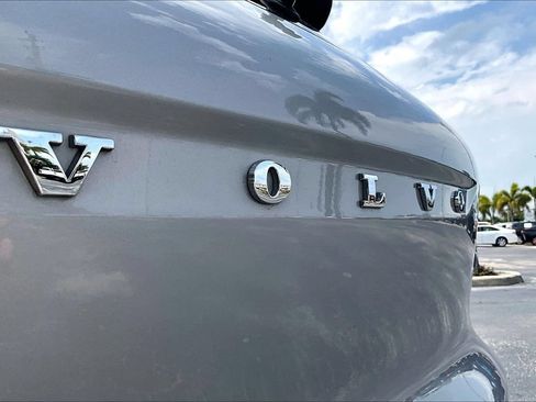 Used 2023 Volvo XC40 B4 Ultimate w/ Protection Package Premier FWD image 24