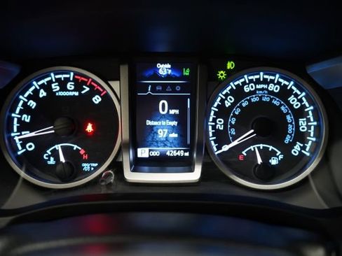 Used 2022 Toyota Tacoma SR5 AWD/4WD image 24