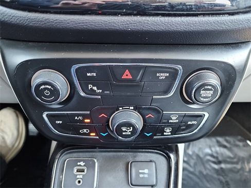 Used 2018 Jeep Compass Limited w/ Navigation Group image 26