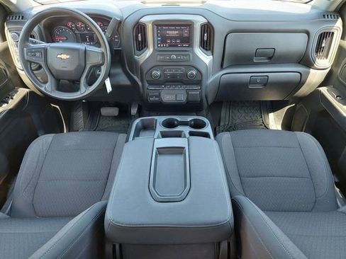 Used 2022 Chevrolet Silverado 2500 Custom w/ Custom Value Package AWD/4WD image 3