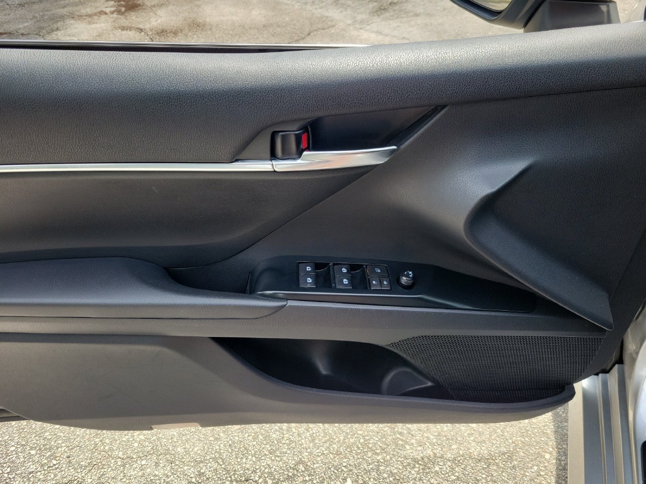 Used 2019 Toyota Camry LE FWD image 13
