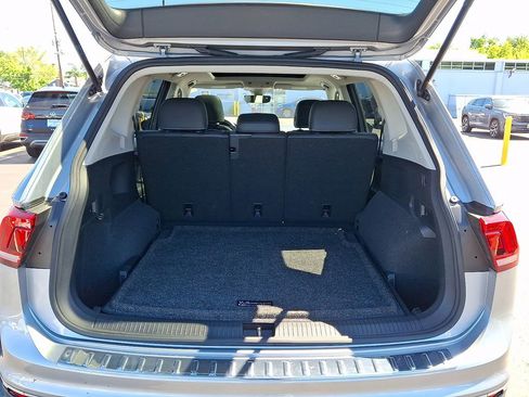 Certified 2023 Volkswagen Tiguan SE w/ Panoramic Sunroof Package AWD/4WD image 30