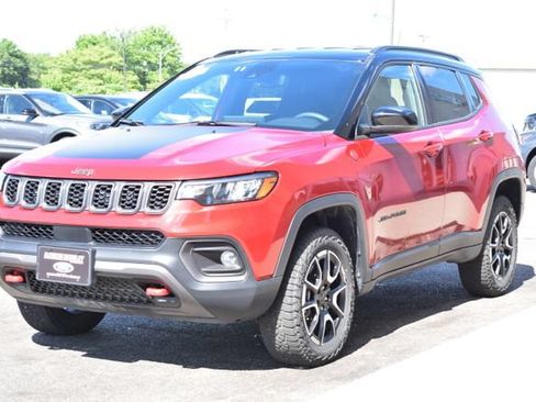 Used 2025 Jeep Compass Trailhawk AWD/4WD image 15