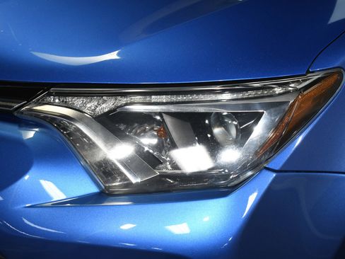 Used 2018 Toyota RAV4 XLE image 57