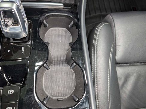 Used 2022 Volvo XC40 T5 Inscription image 29