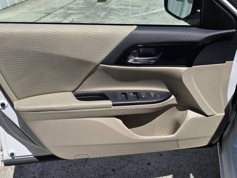 Used 2016 Honda Accord LX image 14