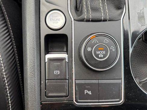 Used 2022 Volkswagen Atlas Cross Sport SEL image 27