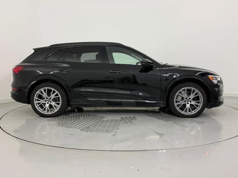 Used 2021 Audi e-tron Prestige w/ Prestige Package image 8