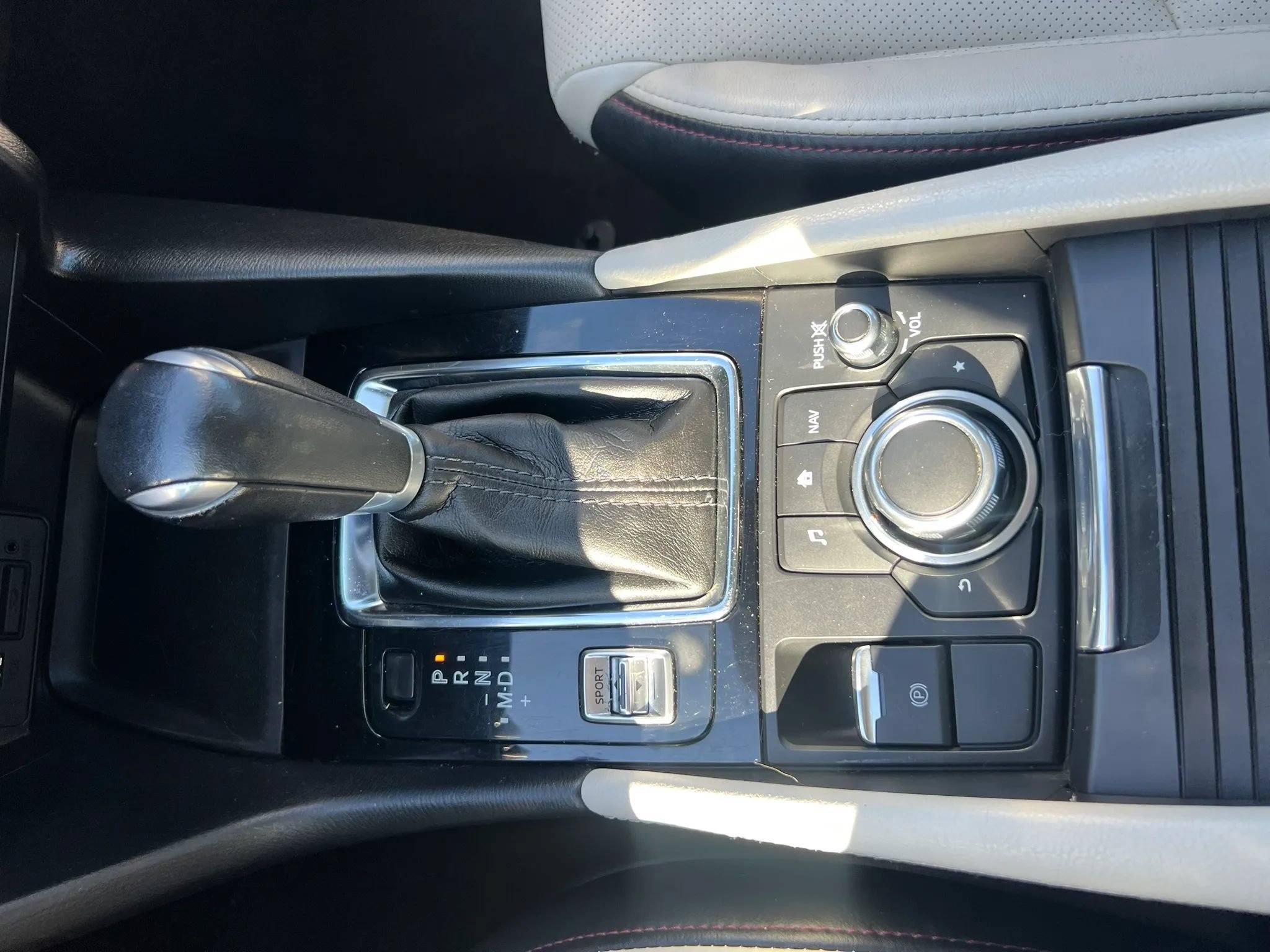 Used 2018 MAZDA MAZDA3 Grand Touring w/ Premium Equipment Package FWD image 26