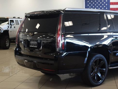 Used 2019 Cadillac Escalade ESV Luxury RWD image 20