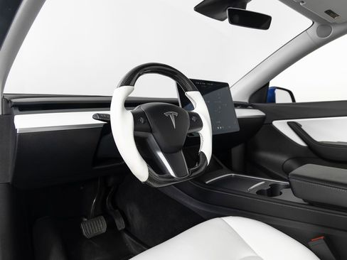 Used 2022 Tesla Model Y Long Range image 14