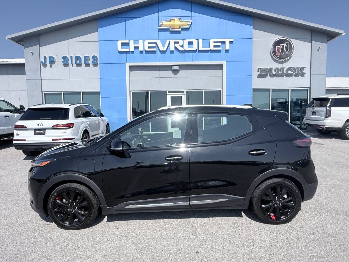 Used 2023 Chevrolet Bolt EUV Premier w/ Sun & Sound Package FWD image 4