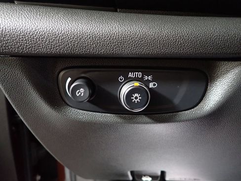 Used 2018 Buick Regal Preferred w/ Sights and Sounds Package FWD image 22