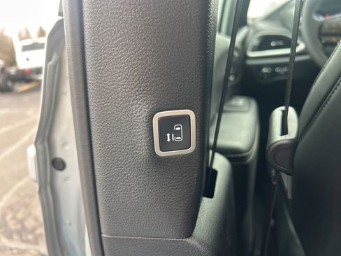 New 2026 Chrysler Pacifica Select w/ S Appearance Package AWD/4WD image 12