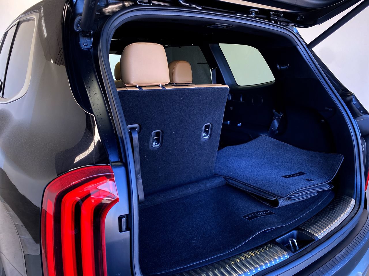 Used 2020 Kia Telluride SX w/ Towing Package FWD image 15