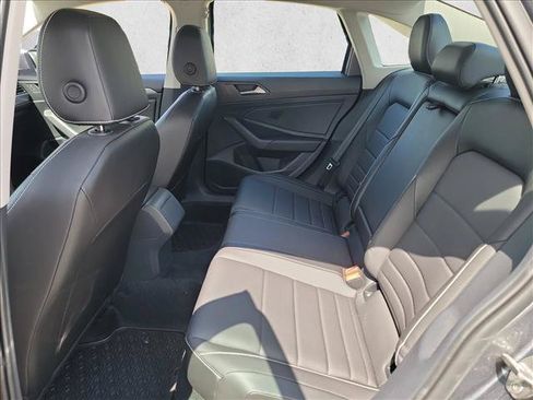Used 2023 Volkswagen Jetta SE FWD image 11
