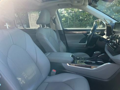 Used 2021 Toyota Highlander Limited AWD/4WD image 18