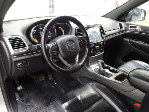Used 2019 Jeep Grand Cherokee Limited image 24