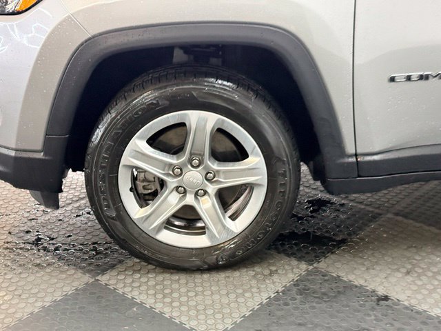 Used 2023 Jeep Compass Latitude w/ Convenience Group AWD/4WD image 16