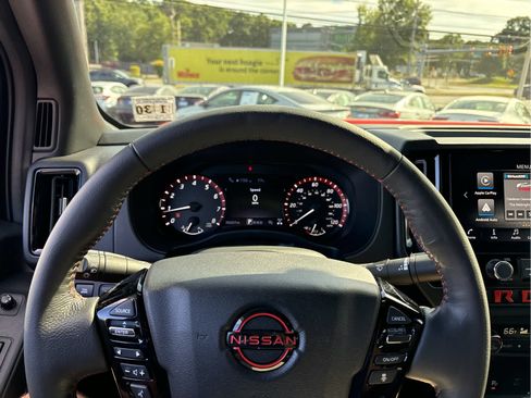 Used 2025 Nissan Frontier PRO-4X w/ Pro Convenience Package AWD/4WD image 10