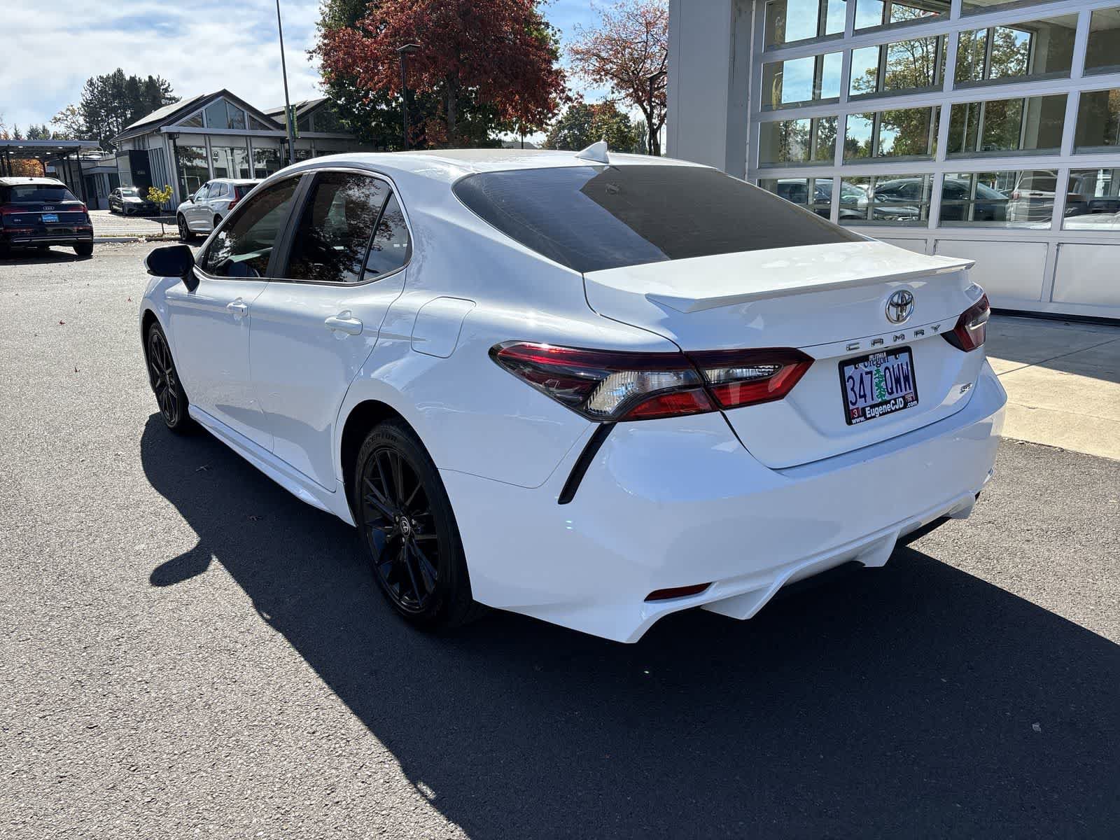 Used 2024 Toyota Camry SE FWD image 3