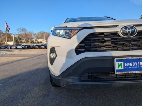 Used 2021 Toyota RAV4 XLE w/ Convenience Package image 10