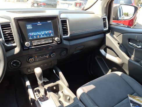 Certified 2023 Nissan Frontier SV w/ Tow Package AWD/4WD image 15