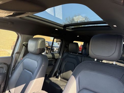 Used 2024 Land Rover Defender 130 X-Dynamic SE image 21