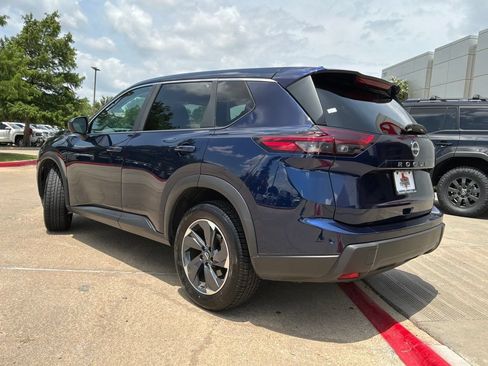 Used 2025 Nissan Rogue SV FWD image 8