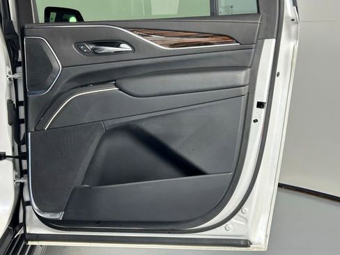 Used 2021 Cadillac Escalade ESV Premium Luxury AWD/4WD image 12