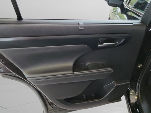Certified 2023 Toyota Highlander XSE image 28